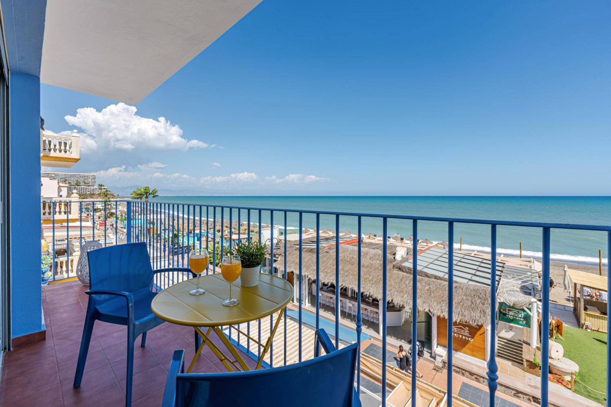 Sunset Malaga - Carihuela Beach & Sun Торремолинос Экстерьер фото